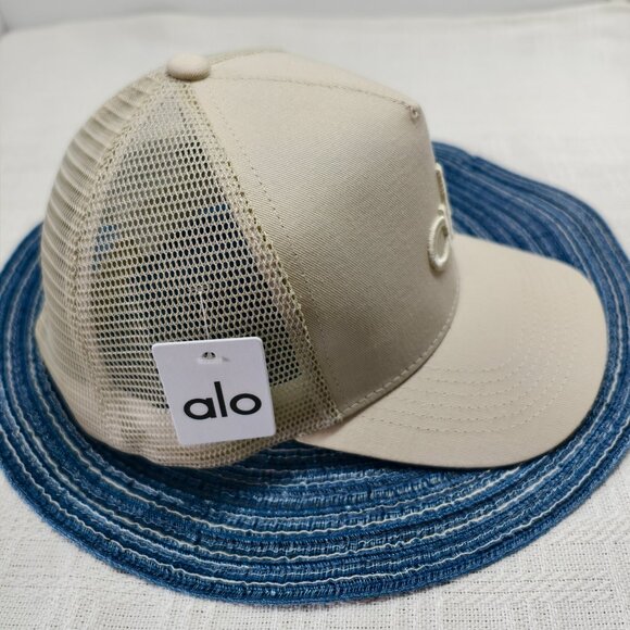 NWT ALO Yoga District Trucker Hat - Picture 3 of 4